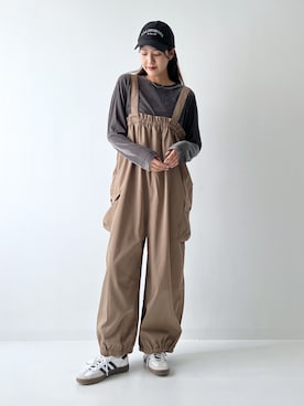 「アイテム（オールインワン・サロペット、ベージュ系）」を使った、osharewalker staffさん（レディース・165cm）の秋コーディネート