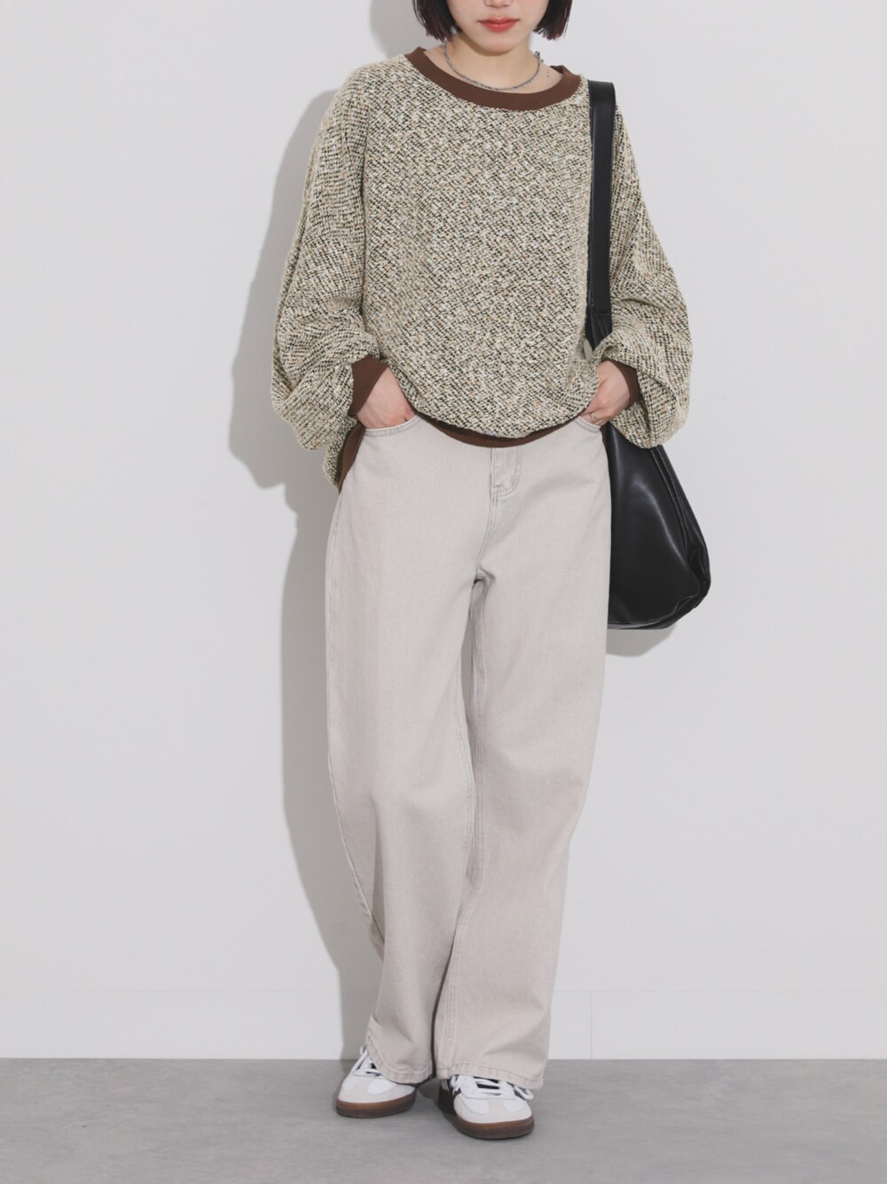 「シンプル、ootd、楽チンコーデ、パンツコーデ、ラクチンコーデ、オシャレウォーカー、大人かわいい、オトナカジュアル、ブークレニット、osharewalker」｜「n'OrLABELの『ブークレカットソートップス』（スウェット、ベージュ系）」を使った、osharewalker staffさん（レディース・164cm）の秋コーディネートの1枚目の写真