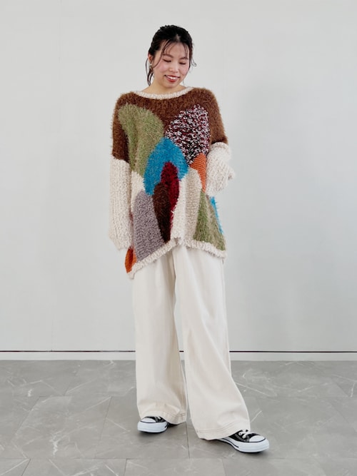 『カラフル配色×主役ニット』
