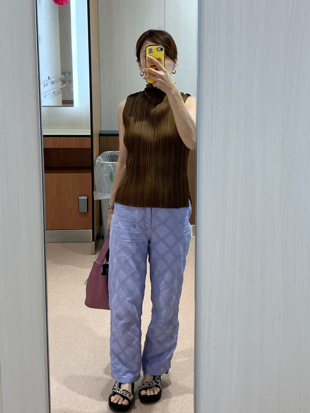 PLATS PLEASE アイボリー タンクトップ PLEATS PLEASEのタンクトップを使った人気ファッションコーディネート