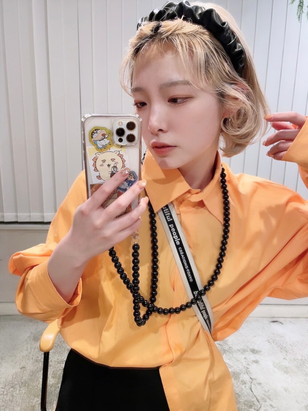 「オレンジコーデ、春コーデ、おしゃれさんと繋がりたい、リラックススタイル、シャツスタイル、シャツコーデ、ハーフパンツ、ビビッドカラー、カチューシャ、プチプラコーデ」｜「RETRO GIRLのリップルタックショートパンツ（その他パンツ、ブラック系）」を使った、saayaさん（レディース・151cm）の春コーディネートの1枚目の写真
