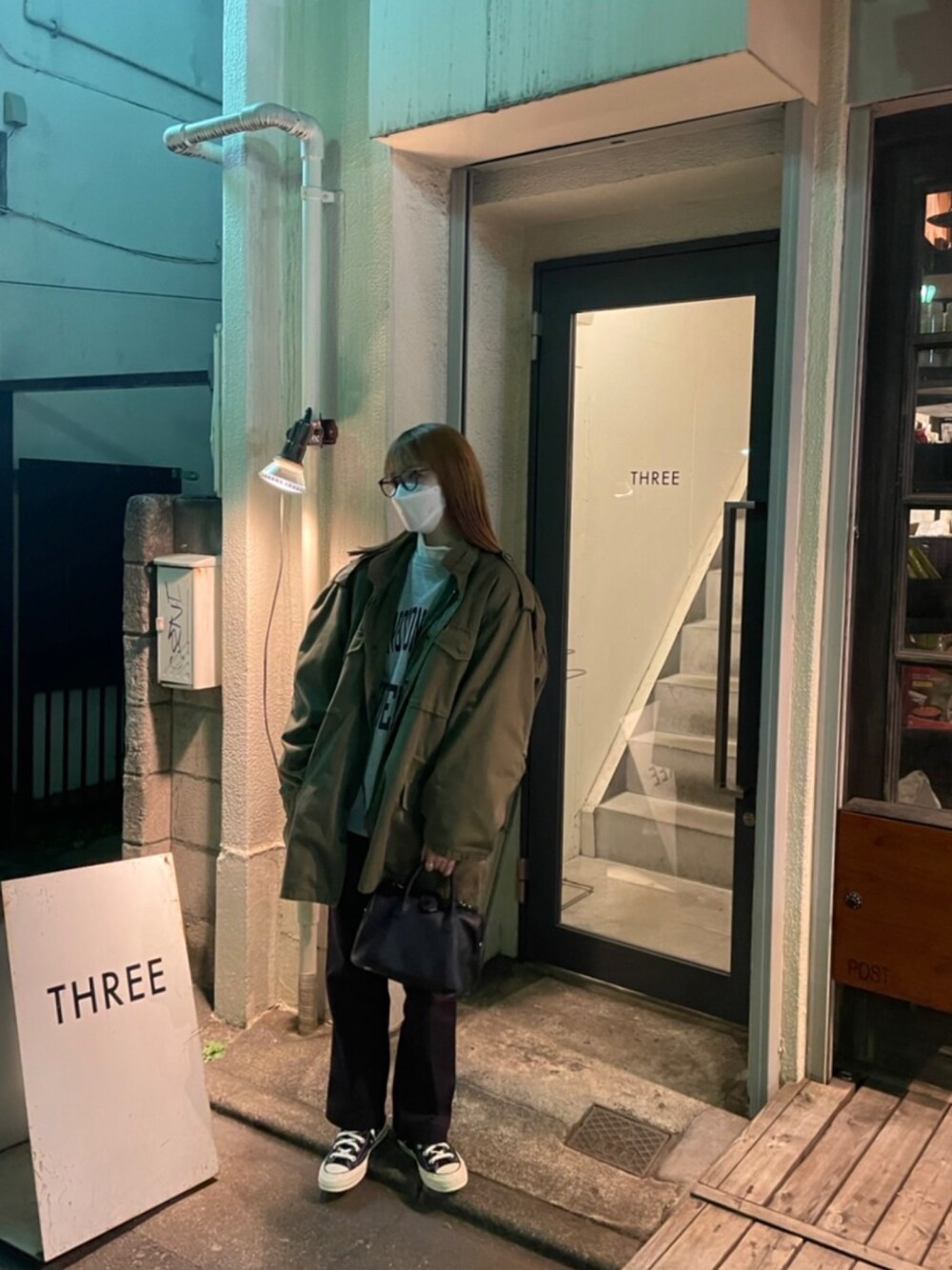 「古着、ミリタリージャケット、ミリタリー、3peace、リバースウィーブ、REVERSE WEAVE、Champion、Dickies、ワークパンツ、CT70s、chacktaylor、converse、ダテメガネ、眼鏡、古着巡り」｜「Championのアイテム（スウェット、グレー系）」を使った、Lunaさん（レディース・163cm）の冬コーディネートの1枚目の写真
