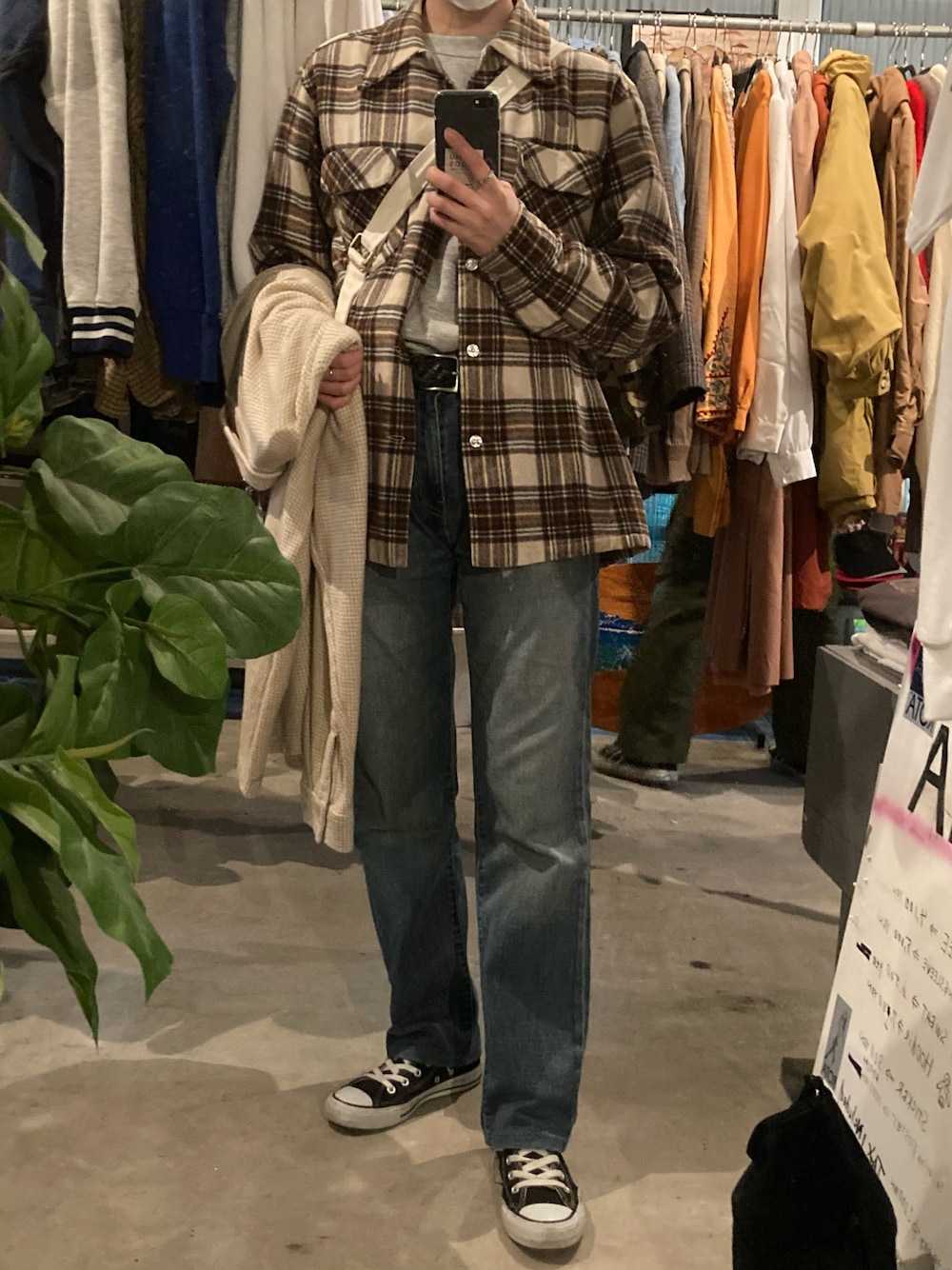 「古着、スニーカー、カジュアル、チェックシャツ、vintage、ショルダーバッグ、converse、GU、デニムパンツ、Levi's、ウールシャツ、秋服、70's、PENDLETON、グレースウェット」｜「PENDLETONのアイテム（ジャケット/アウター、ブラウン系）」を使った、Lunaさん（レディース・163cm）の秋コーディネートの1枚目の写真