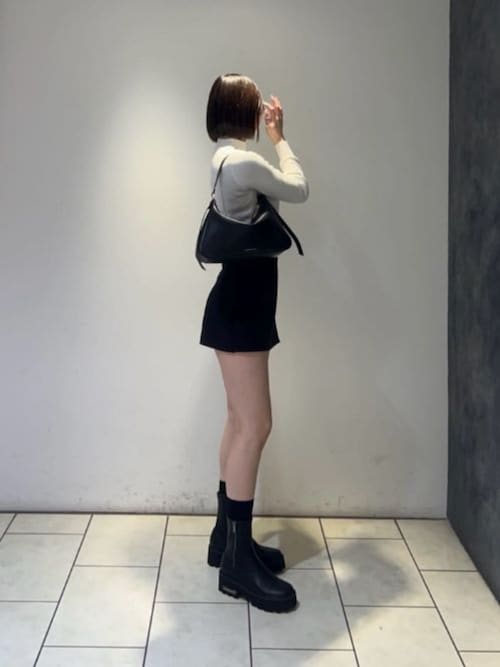 ✨完売品✨ チャールズ アンドキース　25cm　フロントジップブーツ　厚底　黒 チャンキーソール ロングブーツ - ブラック | CHARLES & KEITH