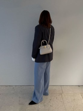 「CHARLES & KEITH（チャールズ & キース）のBehn ミニベーン ベルトトートバッグ（トートバッグ、グレー系）」を使った、CHARLES & KEITHさん（レディース・160cm）の春コーディネート