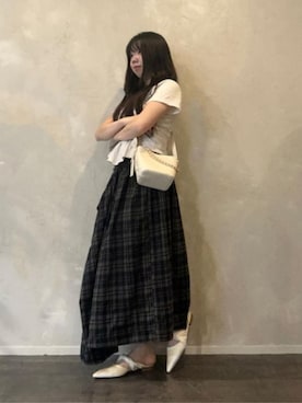 「CHARLES & KEITH（チャールズ & キース）のDuo ドゥオ キルティング チェーンバケットバッグ（ショルダーバッグ、ベージュ系）」を使った、CHARLES & KEITHさん（レディース・160cm）の春コーディネート