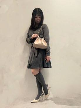「CHARLES & KEITH（チャールズ & キース）のDuo ドゥオ キルトドローストリング バケットバッグ（ショルダーバッグ、ピンク系）」を使った、CHARLES & KEITHさん（レディース・160cm）の春コーディネート