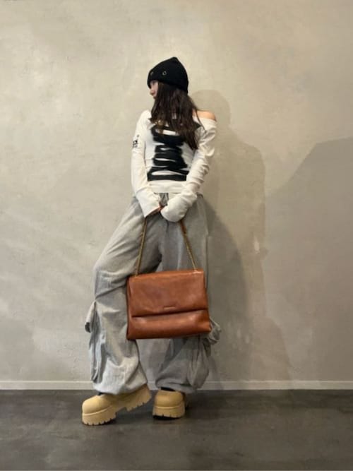 Bergen ベルゲン テクスチャーファートリムバックルプラットフォーム