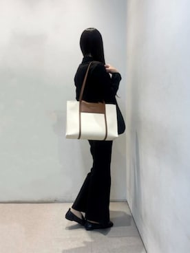 「CHARLES & KEITH（チャールズ & キース）のShalia シャリア キャンバスダブルハンドルトートバッグ（トートバッグ、ベージュ系）」を使った、CHARLES & KEITHさん（レディース・160cm）の春コーディネート