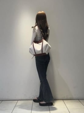 「CHARLES & KEITH（チャールズ & キース）のCalla カルラ キャンバストートバッグ（トートバッグ、レッド系）」を使った、CHARLES & KEITHさん（レディース・160cm）の春コーディネート