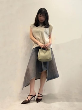 「CHARLES & KEITH（チャールズ & キース）のLyla ライラ チューブラーバケットバッグ（ショルダーバッグ、グリーン系）」を使った、CHARLES & KEITHさん（レディース・160cm）の春コーディネート