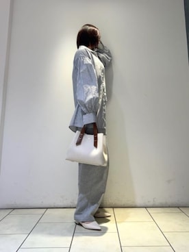 「CHARLES & KEITH（チャールズ & キース）のダブルハンドル スローチーバッグ（ハンドバッグ、ブラウン系）」を使った、CHARLES & KEITHさん（レディース・160cm）の春コーディネート