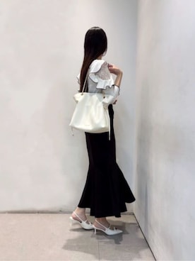 「CHARLES & KEITH（チャールズ & キース）のArya アリア ブレイドストラップダブルハンドルトートバッグ（ショルダーバッグ、ベージュ系）」を使った、CHARLES & KEITHさん（レディース・160cm）の春コーディネート