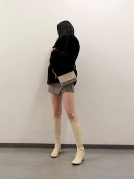 「CHARLES & KEITH（チャールズ & キース）のCressida クレシダ キルトプッシュロッククラッチ（ショルダーバッグ、ベージュ系）」を使った、CHARLES & KEITHさん（レディース・160cm）の春コーディネート