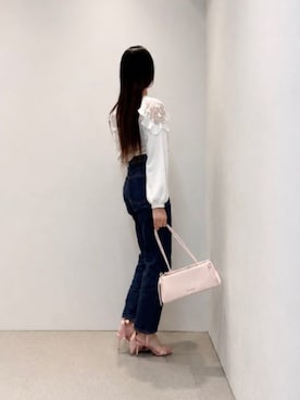 「CHARLES & KEITH（チャールズ & キース）のボウ イロンゲイティッドトラペーズショルダーバッグ（ショルダーバッグ、ピンク系）」を使った、CHARLES & KEITHさん（レディース・160cm）の春コーディネート