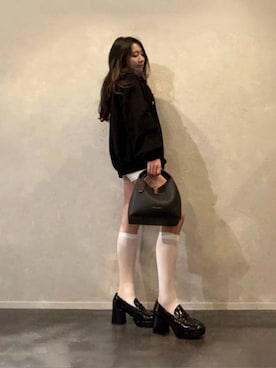 「CHARLES & KEITH（チャールズ & キース）のアイテム（ローファー）」を使った、CHARLES & KEITHさん（レディース・160cm）の秋コーディネート