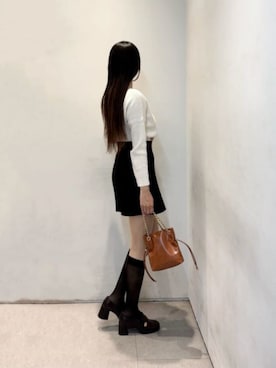「CHARLES & KEITH（チャールズ & キース）のメタリックアクセント ローファーパンプス（ローファー、ブラウン系）」を使った、CHARLES & KEITHさん（レディース・160cm）の春コーディネート