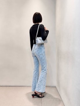 「CHARLES & KEITH（チャールズ & キース）のSonali ソナリ ボウ ストロベリーヒールミュール（サンダル、ブラック系）」を使った、CHARLES & KEITHさん（レディース・160cm）の春コーディネート