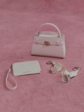 「アイテム（カードケース）」を使った、CHARLES & KEITHさん（レディース・160cm）の冬コーディネート