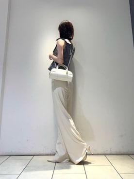 「CHARLES & KEITH（チャールズ & キース）のScottie スコッティー ボウリングバッグ（トートバッグ、ベージュ系）」を使った、CHARLES & KEITHさん（レディース・160cm）の夏コーディネート