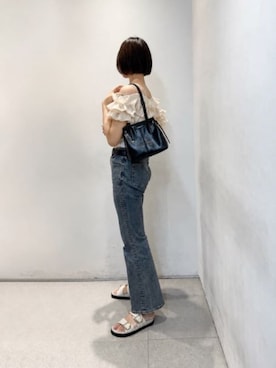 「CHARLES & KEITH（チャールズ & キース）のNoane ノアン イーロンゲイティド トートバッグ（トートバッグ、ブラック系）」を使った、CHARLES & KEITHさん（レディース・160cm）の夏コーディネート