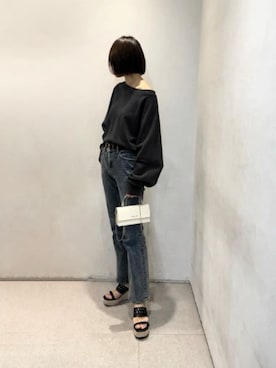 「CHARLES & KEITH（チャールズ & キース）のスカルプチュアハンドルロングウォレット（財布、ベージュ系）」を使った、CHARLES & KEITHさん（レディース・160cm）の夏コーディネート