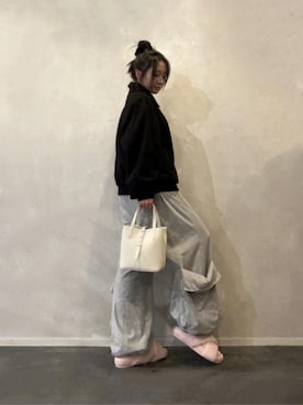 「アイテム（サンダル、ピンク系）」を使った、CHARLES & KEITHさん（レディース・160cm）の冬コーディネート