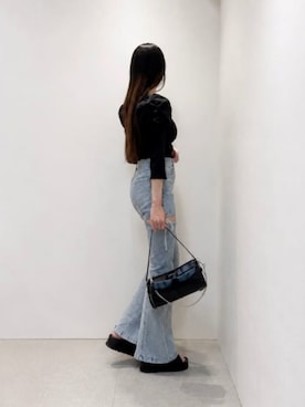 「CHARLES & KEITH（チャールズ & キース）のRachel レイチェル イロンゲイテッドマルチポケットチェーンハンドルバッグ（ショルダーバッグ、ブラック系）」を使った、CHARLES & KEITHさん（レディース・160cm）の春コーディネート