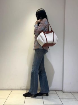 「CHARLES & KEITH（チャールズ & キース）のメタリックアクセント ローファーパンプス（ローファー）」を使った、CHARLES & KEITHさん（レディース・160cm）の春コーディネート