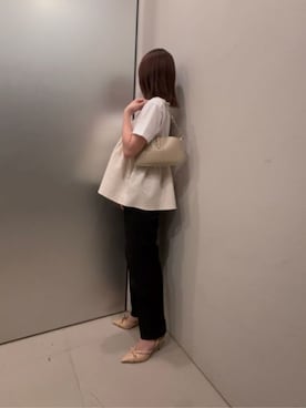 「CHARLES & KEITH（チャールズ & キース）のAdalyn アダリン メタリックアクセント チェーンハンドルショルダーバッグ（ショルダーバッグ、ベージュ系）」を使った、CHARLES & KEITHさん（レディース・160cm）の春コーディネート
