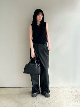 「CHARLES & KEITH（チャールズ & キース）のVega ベガ ボウリング バッグ（トートバッグ、ブラック系）」を使った、CHARLES & KEITHさん（レディース・160cm）の秋コーディネート
