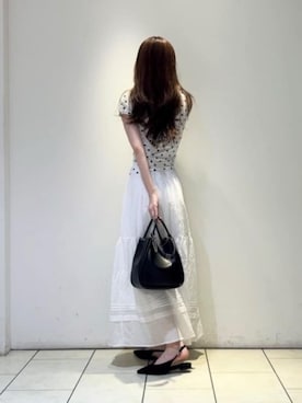 「CHARLES & KEITH（チャールズ & キース）のLyla ミニライラ チューブラートートバッグ（トートバッグ、ブラック系）」を使った、CHARLES & KEITHさん（レディース・160cm）の夏コーディネート