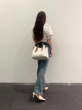 「CHARLES & KEITH（チャールズ & キース）のダブルハンドル スローチーバッグ（ハンドバッグ、ブラウン系）」を使った、CHARLES & KEITHさん（レディース・160cm）の春コーディネート