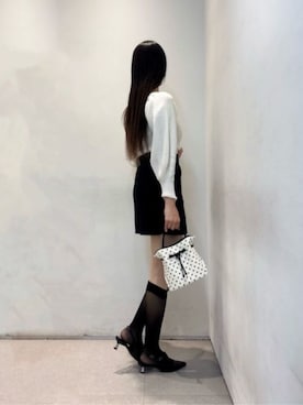 「CHARLES & KEITH（チャールズ & キース）のポインテッドトゥ クロスオーバースリングバックキトゥンヒール（パンプス、ブラック系）」を使った、CHARLES & KEITHさん（レディース・160cm）の春コーディネート