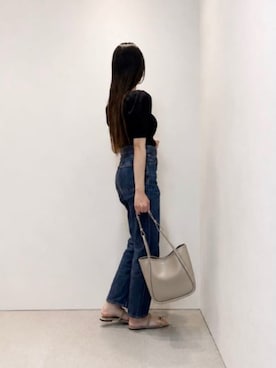 「CHARLES & KEITH（チャールズ & キース）のLyla ミニライラ チューブラートートバッグ（トートバッグ、ベージュ系）」を使った、CHARLES & KEITHさん（レディース・160cm）の春コーディネート