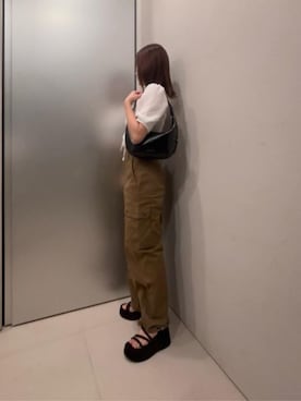 「CHARLES & KEITH（チャールズ & キース）のBryna ブライナ カーブホーボーバッグ（ショルダーバッグ、ブラック系）」を使った、CHARLES & KEITHさん（レディース・160cm）の夏コーディネート