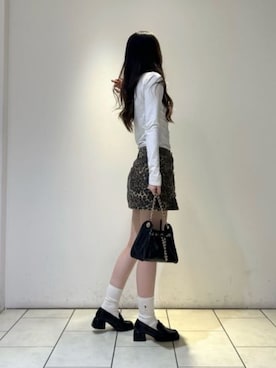 「CHARLES & KEITH（チャールズ & キース）のペニー トラペーズヒールローファーパンプス（ローファー、ブラック系）」を使った、CHARLES & KEITHさん（レディース・160cm）の春コーディネート