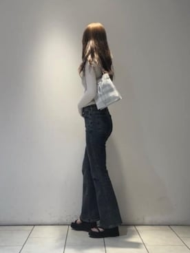 「CHARLES & KEITH（チャールズ & キース）のIda アイダ ニットバケツバッグ（ショルダーバッグ、ブルー系）」を使った、CHARLES & KEITHさん（レディース・160cm）の春コーディネート