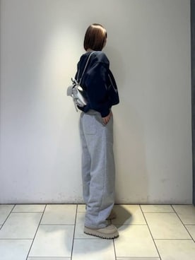 「アイテム（バックパック/リュック、シルバー系）」を使った、CHARLES & KEITHさん（レディース・160cm）の秋コーディネート