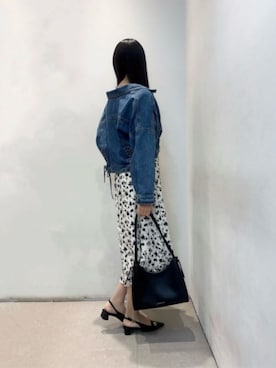 「CHARLES & KEITH（チャールズ & キース）のメタリックアクセント ポインテッドトゥスリングバックパンプス（パンプス、ブラック系）」を使った、CHARLES & KEITHさん（レディース・160cm）の春コーディネート