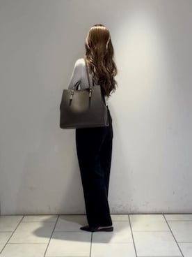 「CHARLES & KEITH（チャールズ & キース）のクラシックダブルハンドル トートバッグ（トートバッグ、ブラウン系）」を使った、CHARLES & KEITHさん（レディース・160cm）の夏コーディネート