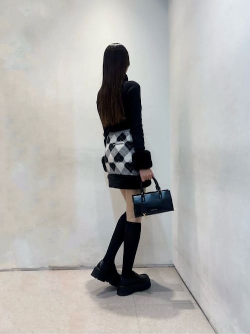 CHARLES & KEITH ケリー ボクシートートバッグ ブラック CHARLES & KEITH Kerry ミニケリー ボクシートートバッグ （Black