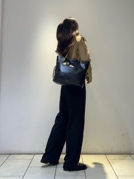 「CHARLES & KEITH（チャールズ & キース）のArya アリア ブレイドストラップダブルハンドルトートバッグ（ショルダーバッグ、ブラック系）」を使った、CHARLES & KEITHさん（レディース・160cm）の春コーディネート