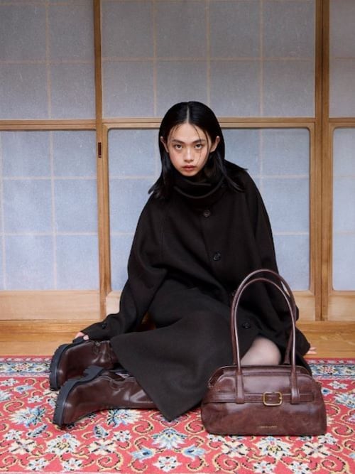 Victoria ヴィクトリア ベルトイロンゲイティッドショルダーバッグ