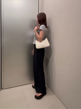 「CHARLES & KEITH（チャールズ & キース）のPhilomena クリンクルエフェクトチェーンストラップ クロスボディバッグ（ボディバッグ/ウエストポーチ、ベージュ系）」を使った、CHARLES & KEITHさん（レディース・160cm）の夏コーディネート