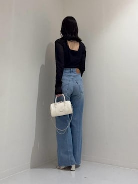 「CHARLES & KEITH（チャールズ & キース）のPhilomena パネルチェーン ハンドルボウリングバッグ（トートバッグ、ベージュ系）」を使った、CHARLES & KEITHさん（レディース・160cm）の春コーディネート