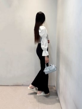 「CHARLES & KEITH（チャールズ & キース）のRachel レイチェル マルチポケット ボウリングバッグ（ハンドバッグ、ブルー系）」を使った、CHARLES & KEITHさん（レディース・160cm）の春コーディネート