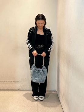 「CHARLES & KEITH（チャールズ & キース）のCiara シアラ デニムルーシュドホーボーバッグ（ショルダーバッグ、ブルー系）」を使った、CHARLES & KEITHさん（レディース・160cm）の夏コーディネート
