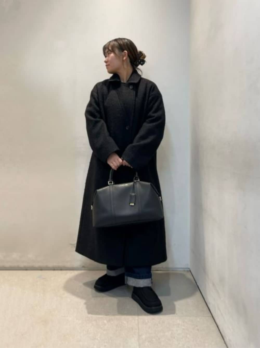 CHARLES & KEITHのボストンバッグを使った人気ファッション