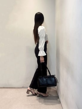 「CHARLES & KEITH（チャールズ & キース）のNoane ノアン イーロンゲイティドハンドルショルダーバッグ（ショルダーバッグ、ブラック系）」を使った、CHARLES & KEITHさん（レディース・160cm）の春コーディネート
